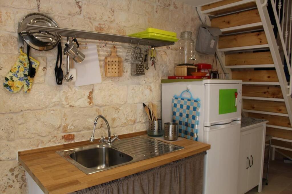 Casa Cleto Monolocale Grazioso Per Vacanze 오스투니 외부 사진